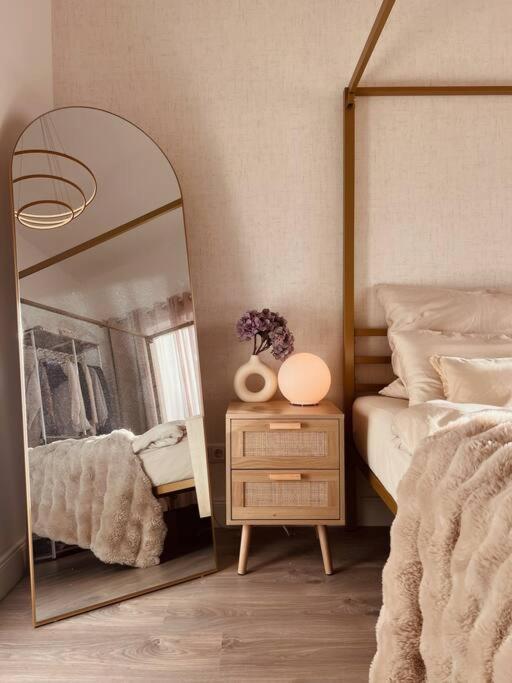 Amalfi Home - Stylish Apartment With Terrace Schoenefeld Ngoại thất bức ảnh