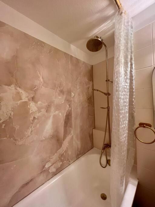 Amalfi Home - Stylish Apartment With Terrace Schoenefeld Ngoại thất bức ảnh