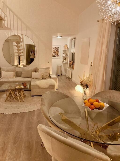Amalfi Home - Stylish Apartment With Terrace Schoenefeld Ngoại thất bức ảnh
