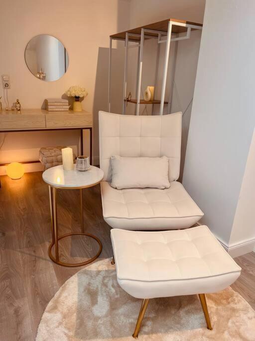 Amalfi Home - Stylish Apartment With Terrace Schoenefeld Ngoại thất bức ảnh